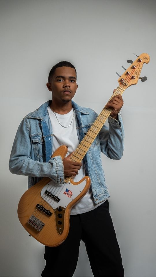 Philipe Ribeiro — Baixo